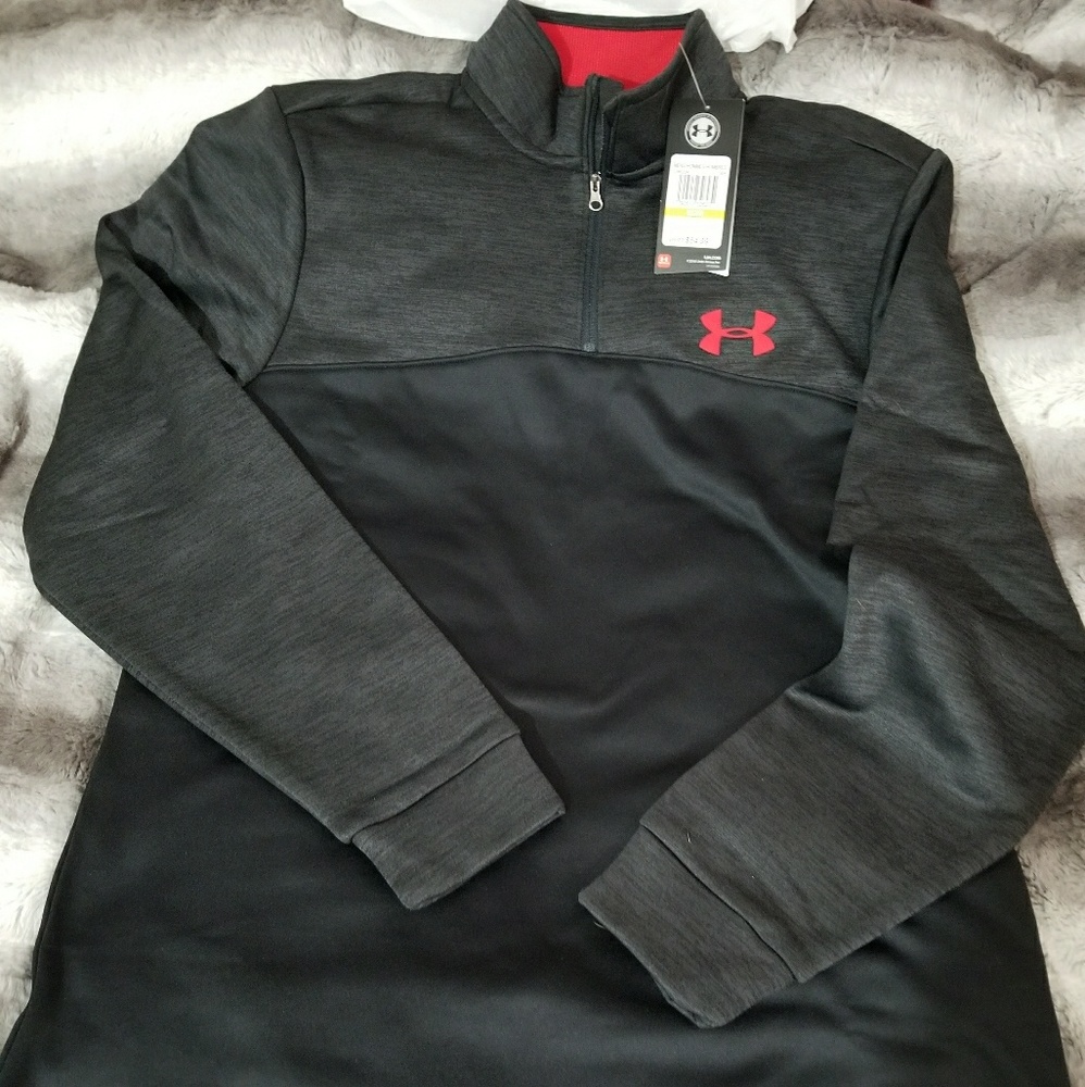 BNWT under armour pull over